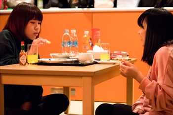 【写真】潜入、ホテルで女子会。　ももこすもも＆レイヤ