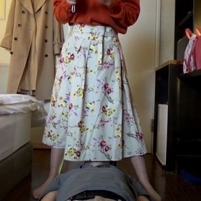 【無料】仰向けになってる男性の顔を女性が跨いで真下からパンツ見せてる動画（サイドカメラ） コスプレおきなわ dgpot.com