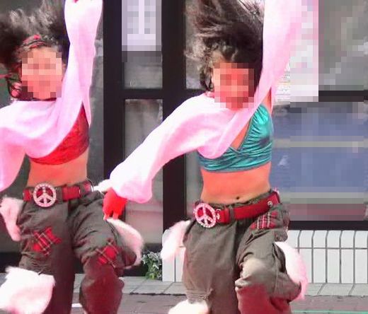 復刻版！！旧作！！ダンス！！紐ビキニ衣装で激しく踊る踊り子達！！0-8
