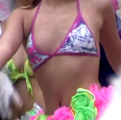 画質アップしました！サンバ踊り子さんが元気に踊っています！1-86