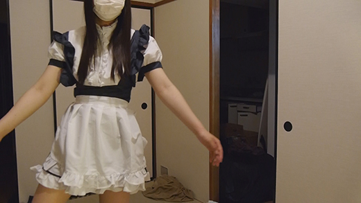 コスプレ衣装に着替えるまでの写真35枚です。