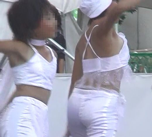 復刻版！！旧作！！ダンス！！昔（当時）は衣装の中は着ないのでチラが見えまくりでした！！o9