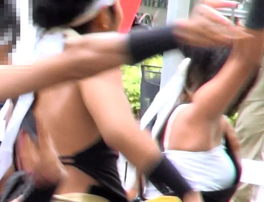 ダンス。キャミソールからの胸チラ！！胸の形がくっきり！！素肌の露出が堪能できます！！201