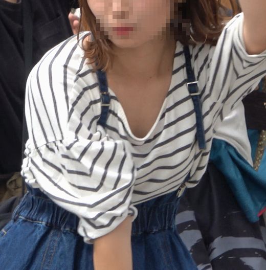 復刻版！！４Ｋ高画質！！ダンス！！ブカブカで胸元が開いたシャツで踊る子！！n290