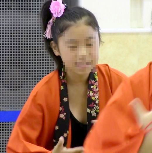 ダンス。タンクトップからのノーブラの胸がチラリ！！微妙に見える胸チラがたまりません！！208