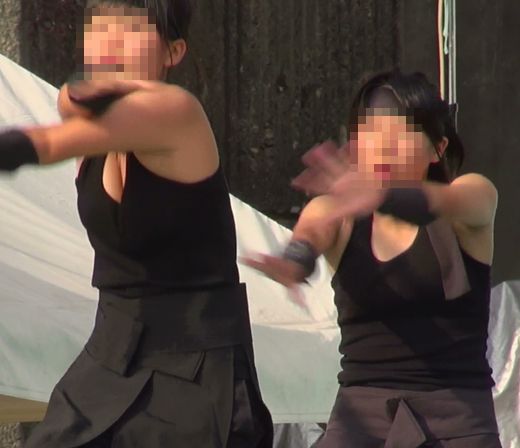 ダンス。タンクトップから発育中のハリのある乳がチラリ！！胸チラ！！205