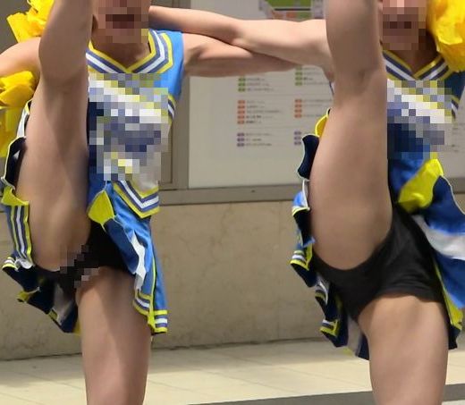 ダンス！！チアリーディング！！ハイキックから豪快股開き！！見えすぎです！！369