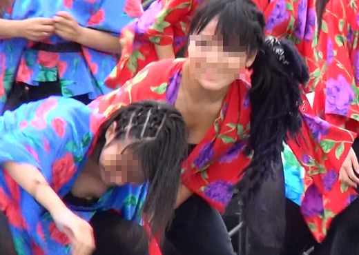 ダンス。胸元が開いたタンクトップからの見えてしまう！！揺れる胸も！！128