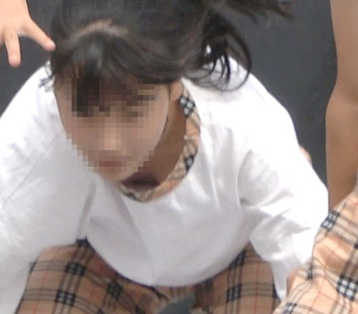 令和販売！！４Ｋ高画質！！ダンス！！ブカブカシャツで胸元が開く踊り子！！n333