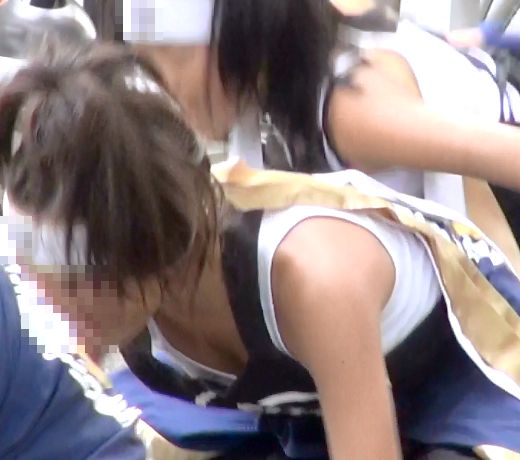 ダンス。キャミソールからの胸チラ！！胸の形がくっきり！！素肌の露出が堪能できます！！201