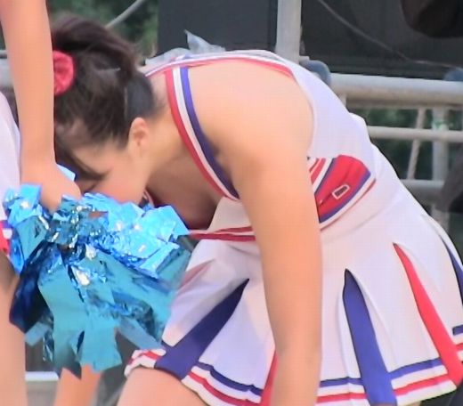 チアダンス！！豊満なおっぱいがこぼれ出てしまいそう！！胸チラ＆乳揺れがたまりません！！216