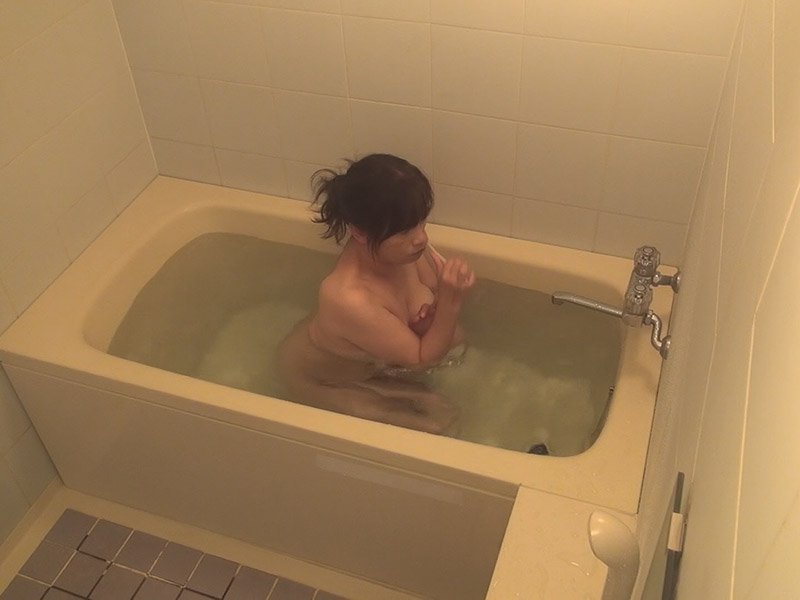 シャワーオナニー疑惑の母親の入浴を隠し撮り 密告者ギルド dgpot.com