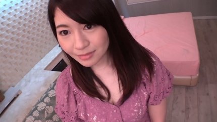 色白美巨乳の24歳カフェ店員が初ハメ撮りで清楚な見た目に反してドエロなエッチを披露