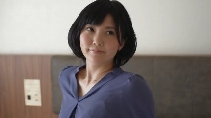 色白清楚のアラフォー人妻が初めての浮気エッチで他人棒に喘ぎまくり溜まった性欲を掃き出す