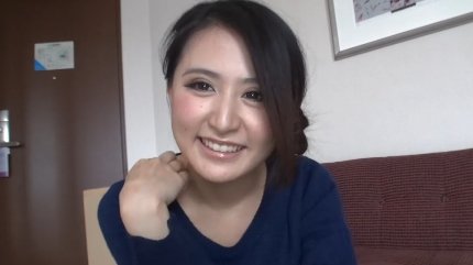 スレンダー美乳の23歳OLが巨根で突かれ彼氏とのエッチよりも感じてしまい喘ぎまくる