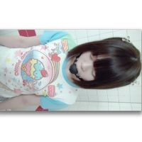 ミニマム女の子に口枷 唾液で汚れる服