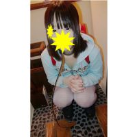 s妹j学校帰り玄関フェラ前編。怯えながらも早く終わらせたいがために舐める妹。