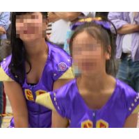 ダンス。胸チラ！！胸元が開いた衣装で前かがみ！！発育中の乳がたまりません！！199