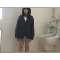 【個撮】ウブな黒髪たまごちゃんを公衆トイレで流れで押し切りハメ映像