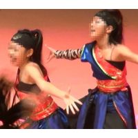 ダンス。キャミソールやチューブトップ！！踊る度に乳の揺れや谷間がチラリ！！195