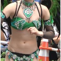 令和！！サンバ！！お姉さん達の魅力的な踊りで観客は見入っています！！n5