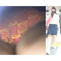 パンチラ OLさん ピンク系ハデな柄パンツを接近撮影