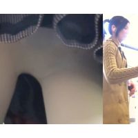 [★顔出し]パンチラ盗撮 OLさん パンストの中身は黒パンツ
