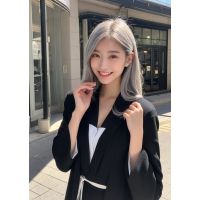 シルバーヘアの微乳お姉さんとヌード撮影